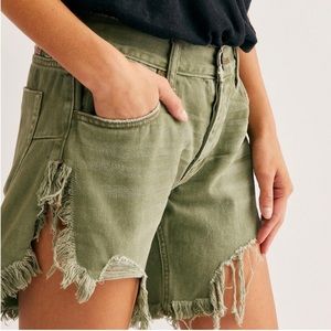 One Teaspoon Frankies Women's Rollers Denim Super Khaki Green Shorts 28